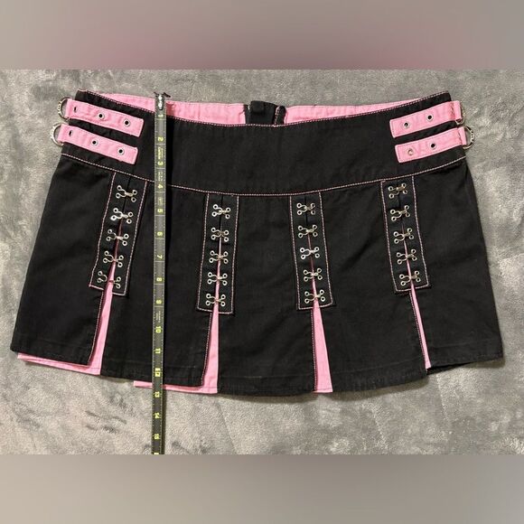 Vintage Y2K Tripp NYC Black and Pink Pleated Skirt with Grommets SZ L - Picture 4 of 9